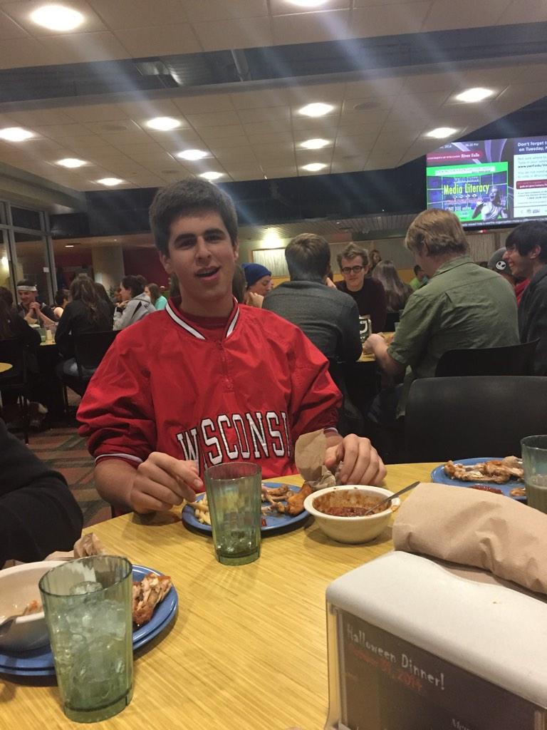 BenKarlsrud's tweet photo. @blichtscheidl I found your doppelgänger. http://t.co/PNI2kUtj97