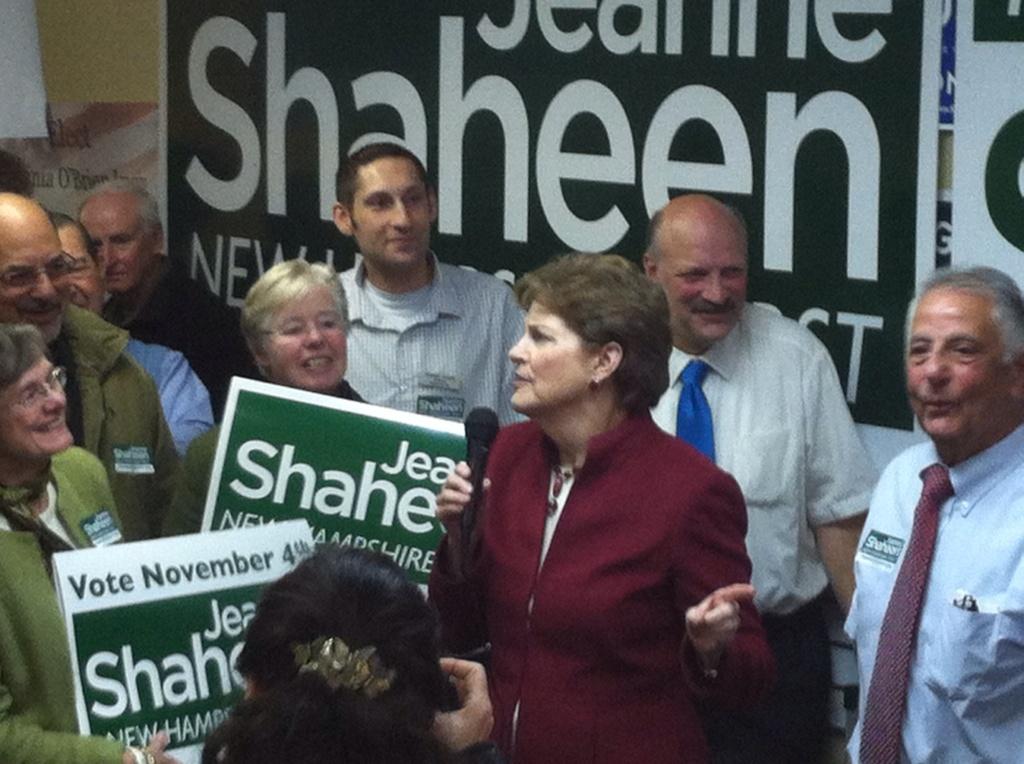 LoganBarbosa's tweet photo. .@JeanneShaheen is feeling the love in Sullivan County today #NoMapRequired #nhpolitics #NHforward http://t.co/UZIUb3LygO