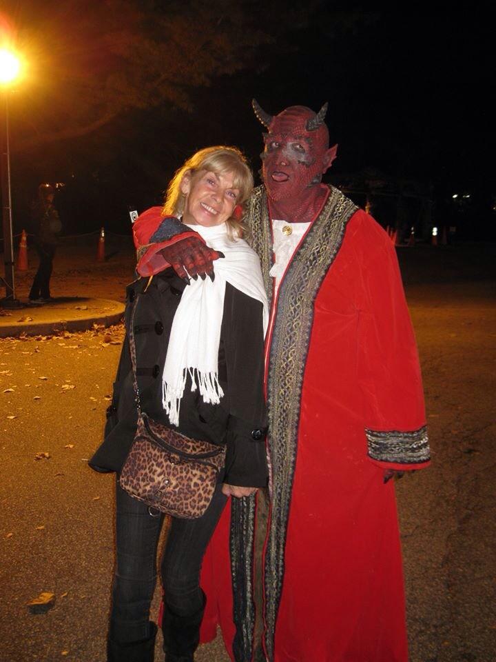 KataKoloszar's tweet photo. Heading back to @SleepyHollow 😀😍 #HappyHalloween with #HeadlessHorseman and all the creeps!!! Can't wait!!!! http://t.co/TDP7KRAqP0