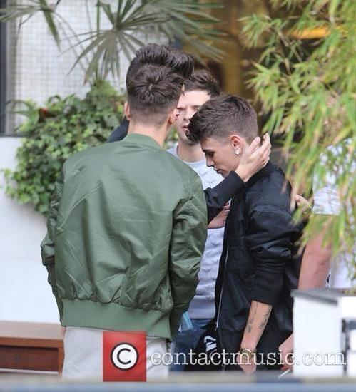8dudes's tweet photo. BUT GUYS REMEMBER THIS ?! I AM QUITE SCARED RN .. DO YOU THINK THERE IS A CONNECTION ? #weloveyoujake #comebackjake http://t.co/l5GraXIGjT