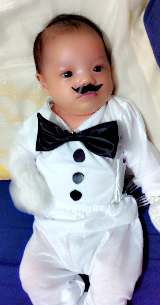 AteYaaang's tweet photo. Kasi she looks like a boy daw. HHA. Meet my little waiter. Happy halloween! ;) http://t.co/fYA9J2BtQ5