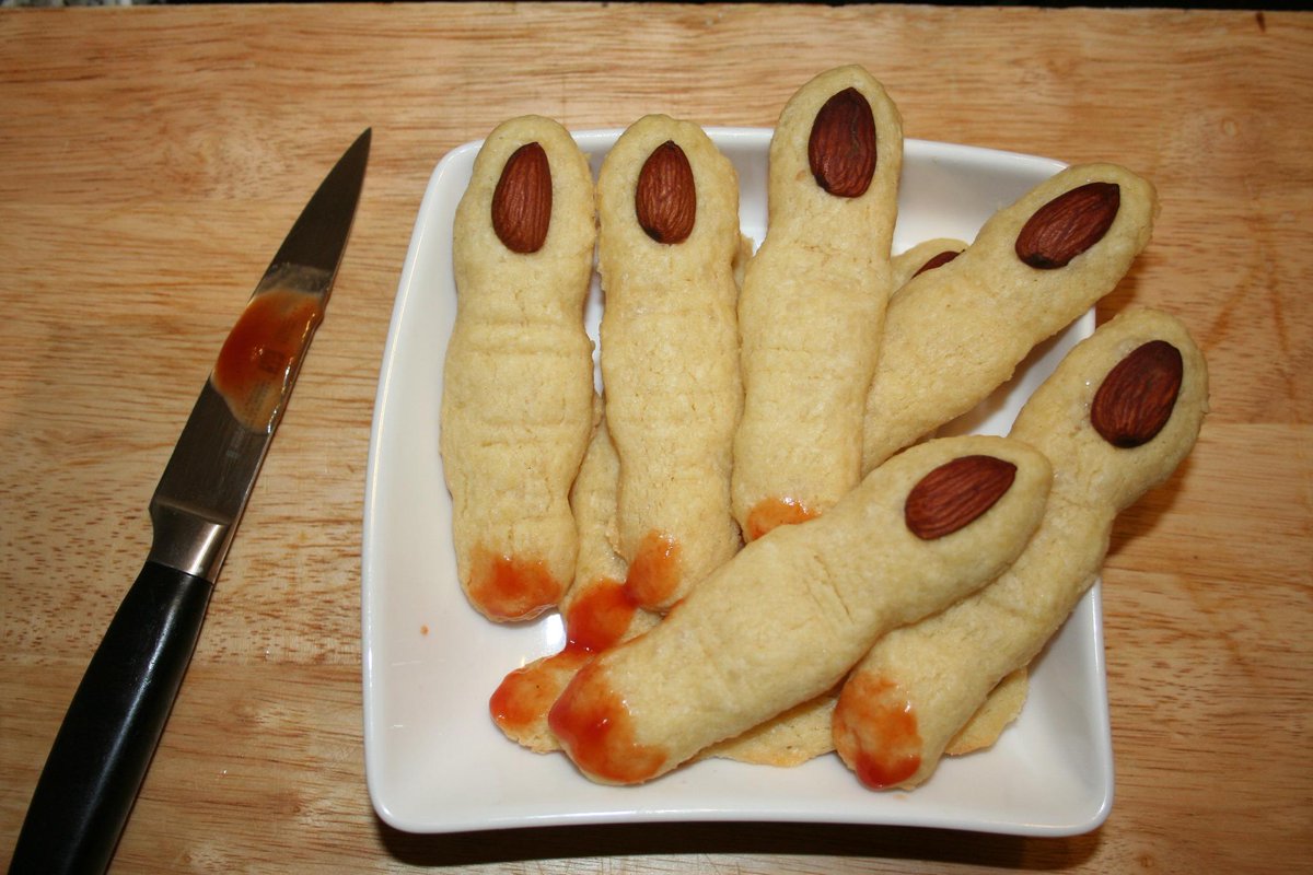 Severine Van Bommel On Twitter Happy Halloween It S Witch S Broomsticks Zombie Fingers Spooky Mini Pizzas Mummy Sausage Rolls On The Menu Here Http T Co Asbfdsjedi