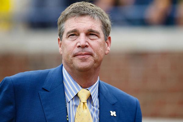 ESPNCFB's tweet image. Michigan AD Dave Brandon’s departure begins shift for Wolverines » es.pn/1sRYoTA