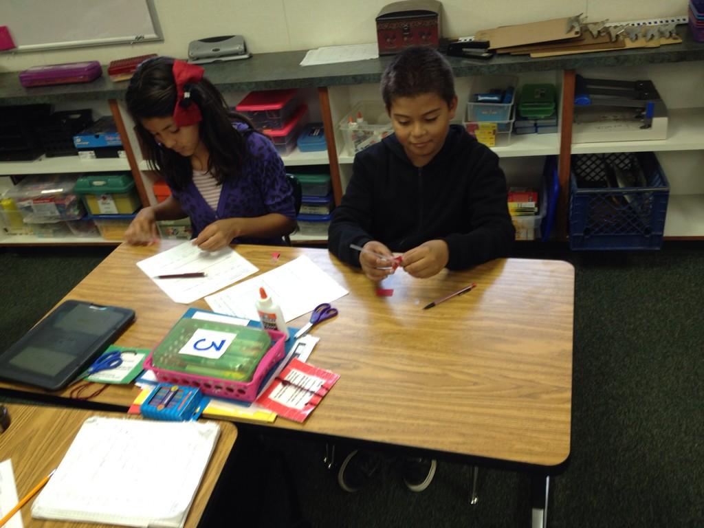 l_fukuda's tweet photo. Building straw rockets. #rmmsfam ,#ngss http://t.co/hzZVDQYuK7