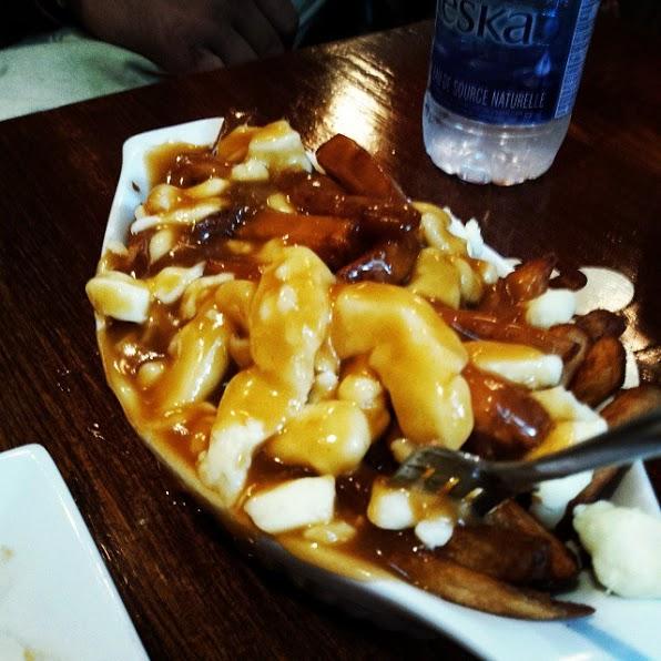 montrealpoutine's tweet photo. C’est un fait: la poutine a meilleur goût à 3h du matin.
#PoutineAfterParty
161 St-Paul E. http://t.co/fw0EQ9hK0z