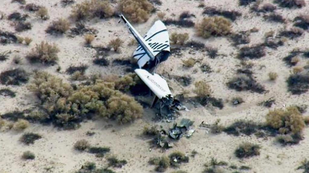 ForbesTech's tweet photo. Update: One pilot was killed in the Virgin Galactic spacecraft crash; FAA to investigate: http://t.co/CqkFyRHz9b http://t.co/0pMFQMzPre