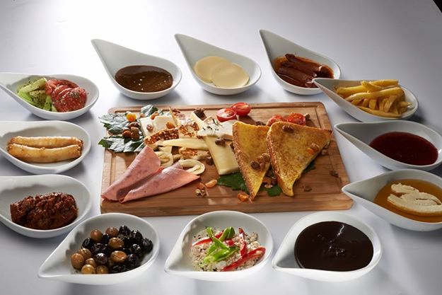 Tarih kokan bir sabah kahvaltısına ne dersiniz ???
Güler yüzlü personelimiz ile sizleri aramızda görmek isteriz...