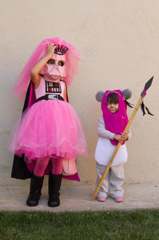 ZeiAshtar's tweet photo. Princess Vader con Ewok rosa, de lo que compartieron en el muro de @amightygirl #halloween #evilgal #yougogirl http://t.co/e2aUoQq19L