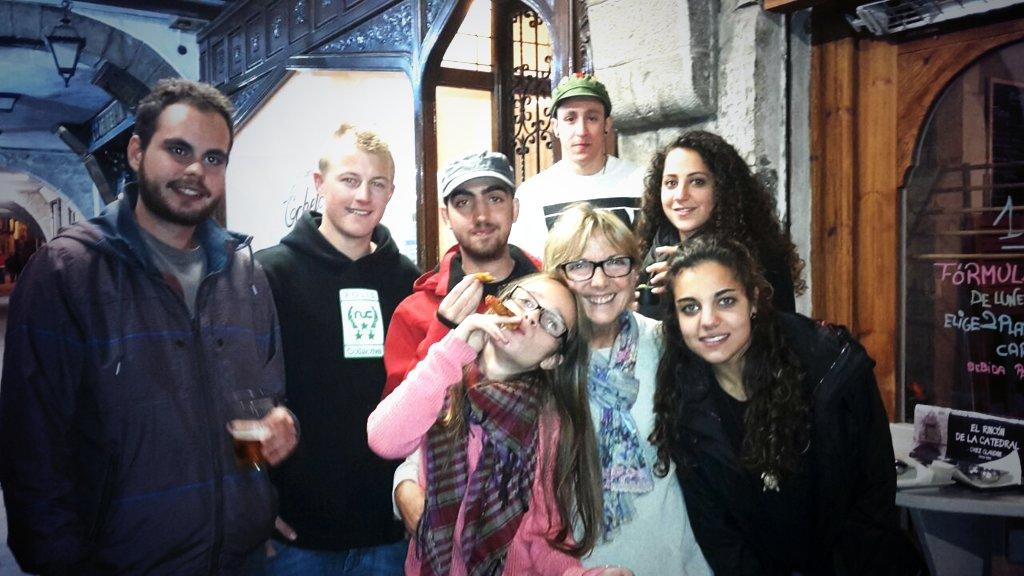 carlotalotalota's tweet photo. ¡Nos fumamos la distansia! @Ibon_15  @AlexRo_11 @ElefanteLimpioo @alba zurdo @mateoszul @ISA_chooseLIFE http://t.co/733Owk8G62