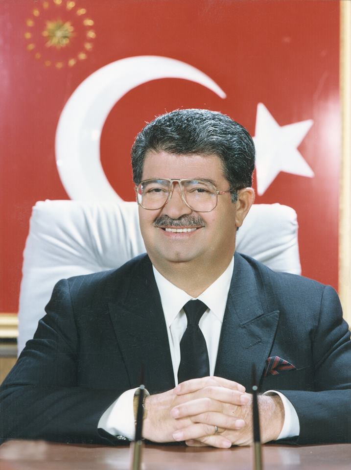 31 Ekim 1989'da Türkiye'nin 8'nci Cumhurbaşkanı olarak seçilen Merhum Turgut Özal'ı rahmetle ve minnetle anıyoruz.