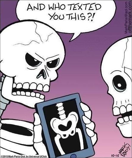 FranciscoNYC's tweet photo. New meaning to the phrase bare bones. #HappyHalloween #DeadPeopleProblems http://t.co/EfSJXCq01Q