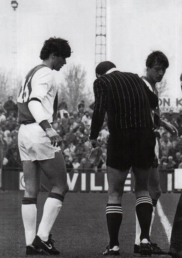 Happy birthday Marco van Basten! 3/04/82: 1er match sous le maillot Ajacied. Il remplace Cruijff face à Nimègue. 
