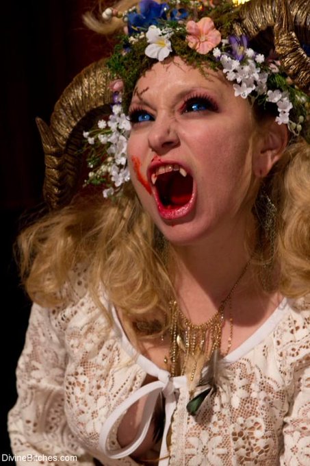 Happy Halloween! I'm live on http://t.co/xOEWHbDfi4 RIGHT NOW call in for live phone domination 85599VIVID<a href="/tag/realloyalfans"class="tags"><span>#realloyalfans</span></a>