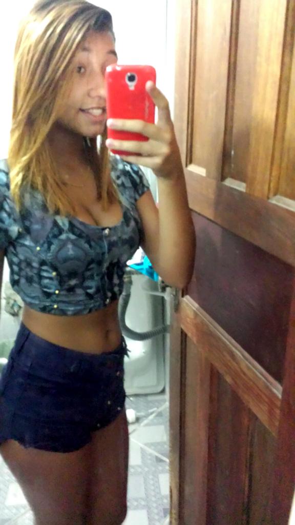 porrabiapqp's tweet photo. Eu Loira 😂😂😂 

#feia #abesa 😘😘 http://t.co/f2oitfftv7