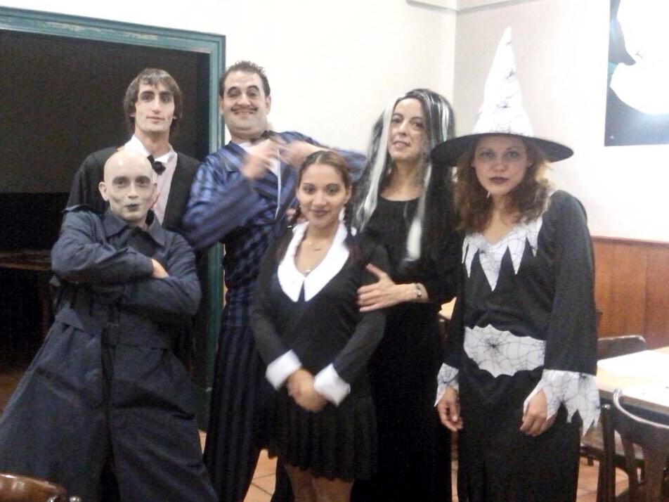 TapillaSixtina's tweet photo. Aquí todo el equipo al completo!! Te haremos pasar una noche terrorificaaaaaa 😱😱😱😱 #Halloween http://t.co/vOPvyd4Rre
