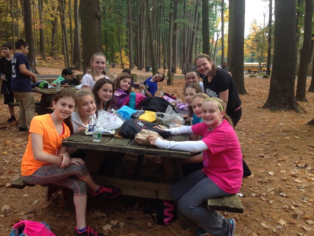 dellingeramsb's tweet photo. Seventh graders enjoying Sleeping Giant State Park!  #amityreg5 http://t.co/wiaB348rWf
