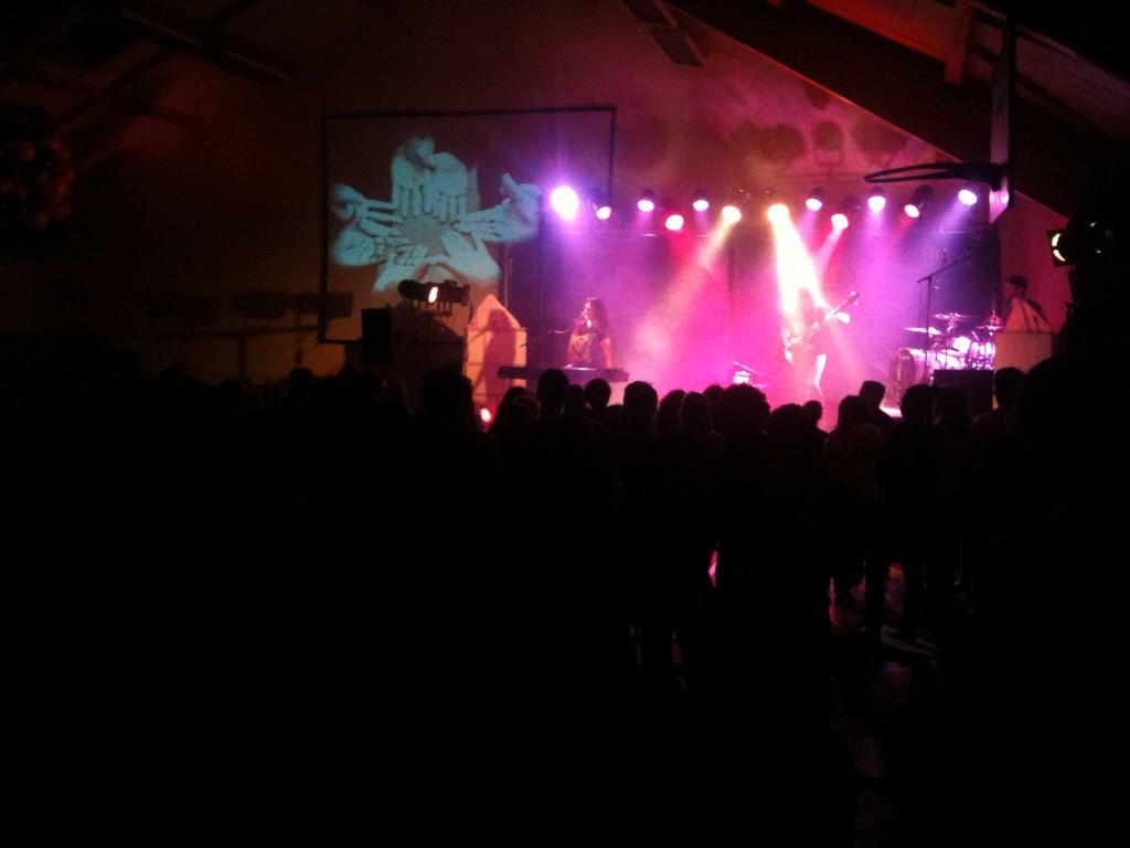 UJ_EEL's tweet photo. .@alexiarabe met le feu ce soir à #UJ14 http://t.co/GtJrynrd9c