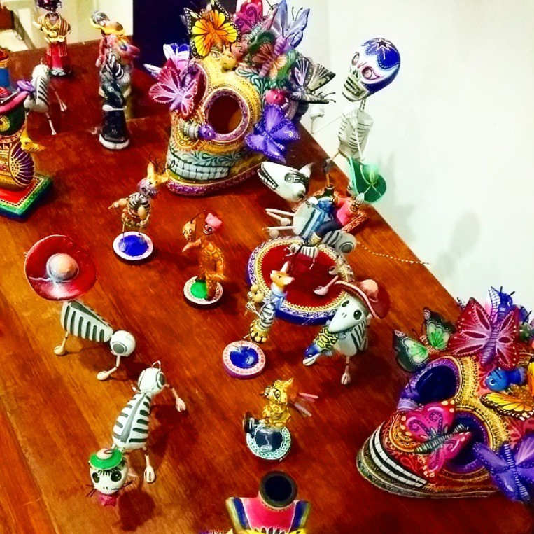 FolcloreDMT's tweet photo. ¡Día de muertos llega a la tienda con estas hermosas piezas de Hilos en Nogada! http://t.co/XppLusjn3a