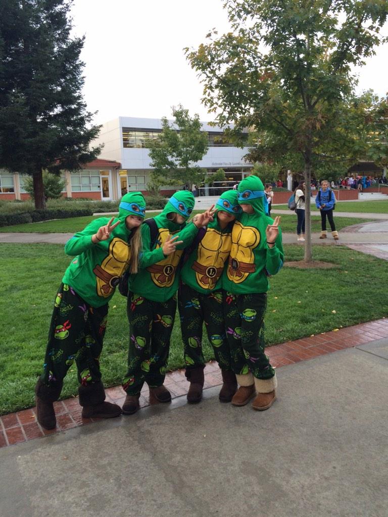 karinahasissues's tweet photo. *accidentally looks like a real life ninja turtle* http://t.co/0TvGSgWdtA