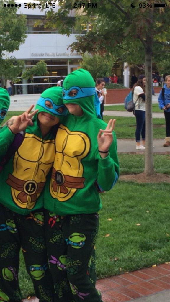 karinahasissues's tweet photo. *accidentally looks like a real life ninja turtle* http://t.co/0TvGSgWdtA