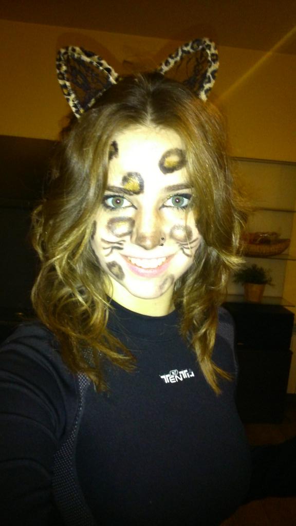 andreitabona's tweet photo. Hallowen http://t.co/6h60Y7oT3r