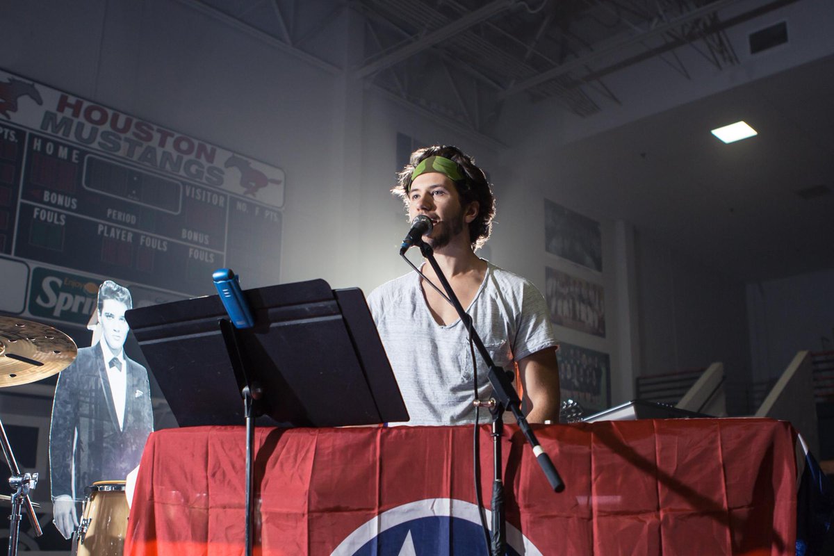 NathanArmstrong's tweet image. Houston High School Homecoming 2014

Photos: @TimGSimpson