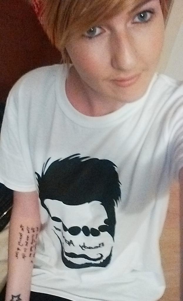 Bianca_Louise95's tweet photo. Crap photo but I was dying to wear it #BeadyApparel #TheReasonToLifeTattoo @BenDavidPryer @JonnyPryer @BeadyApparel http://t.co/nvfCzDL6DI