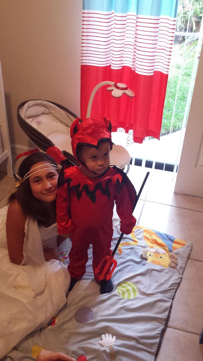 psam462's tweet photo. Happy Halloween!!! @TonyViola8 @ericnecker1 @butmankiewicz @RCaramma5910 @Stephsteph37 http://t.co/kiGoFYfRNQ