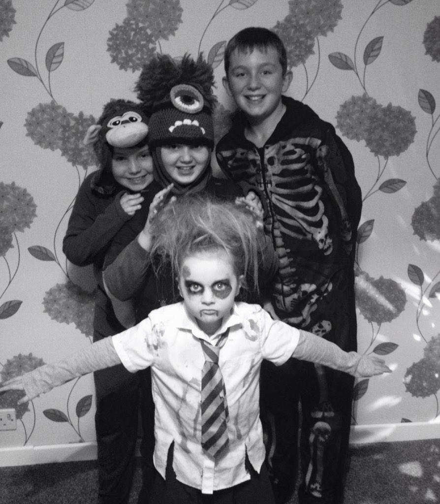 clabry123's tweet photo. #Halloween #zombie http://t.co/lrv6Q1hb5c
