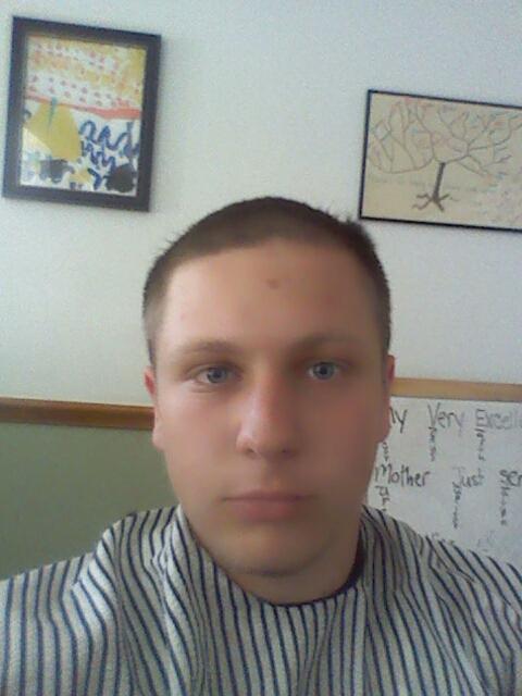 gabe_dp's tweet photo. Shout out to my dog @obnxs_cris for just taking a little off the top #juicecut #callmelebron http://t.co/kZW5D1RIG5
