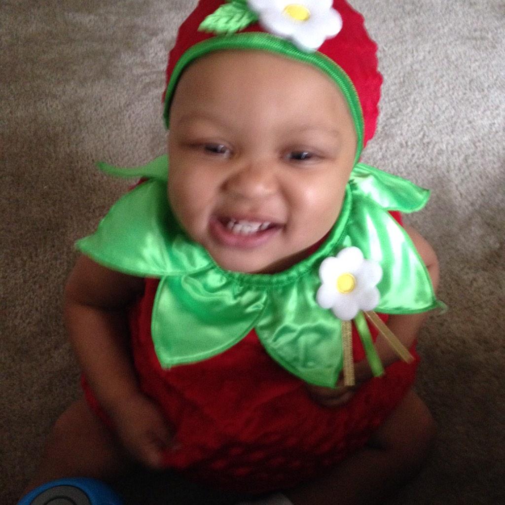 inBRIIality's tweet photo. My nieces look so cute. Who said Halloween had to be scary! #ilovethesegirls💞 http://t.co/87j4jg2Eiq