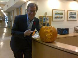 Staff pumpkin carving contest at #OTTcity today and guess which pumpkin won! <a href="/JimWatsonOttawa/">Jim Watson</a>