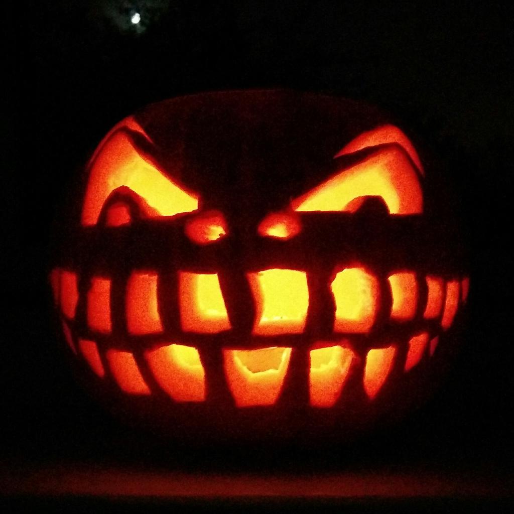 marks_si's tweet photo. Halloween Hype got my pumpkin out .. Made by Carly and me! http://t.co/nJExdxlG4F