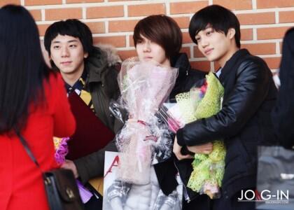 CoolClippers's tweet photo. [Predebut] มุนคยูกับเซฮุนและจงอินค่ะ ^^ http://t.co/BhZ2Zg3xQ3