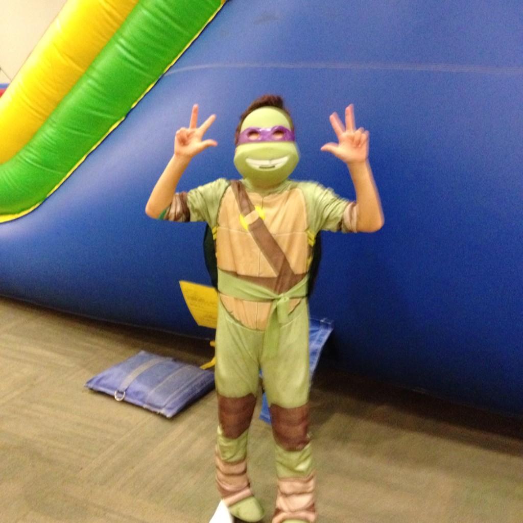 nicolascostello's tweet photo. My little ninja @firstdallas #firstfallfest #loveFirstDallas http://t.co/bDVoE5gVUg