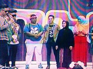 RT"<a href="/SahabatPENNA/">Band PENNA officiaL</a>: <a href="/RendyPenna/">RENDY PENNA</a> di acara ultah wali ke 15 inBoxs,,, "