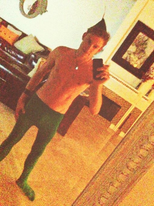 Happy Halloween everyone :) @BAILEEY1 @_RareCargo_ @ULTRARARECARGO http://t.co/Xk2jCm9XnW