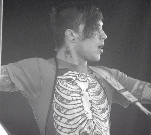  FRANK IERO  HAPPY BIRTHDAY
H A P P Y  H A L L O W E E N    