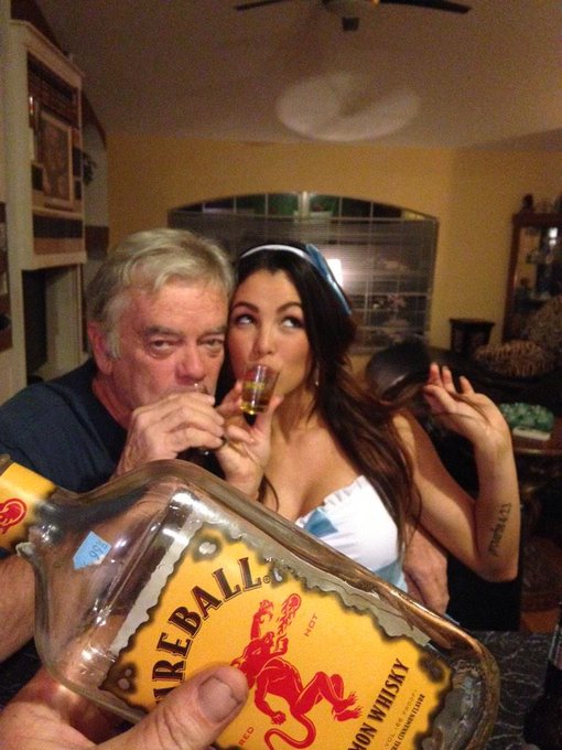 Needless to say I have the best Grampy ever! And best family! #HappyHalloween http://t.co/yJVDQwNNE6<a href="/tag/happyhalloween"class="tags"><span>#happyhalloween</span></a>