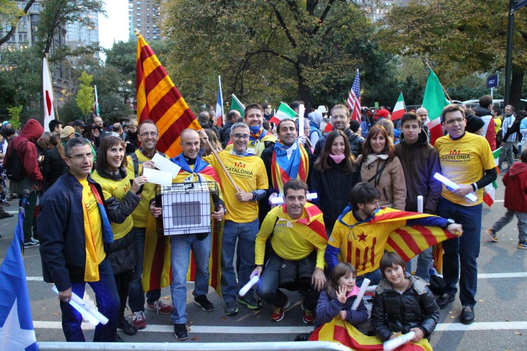 La delegacio de corredors catalans a la marató NYC, es voten a sobre!!! #nycmarathon #9n2014 #9n #sisi