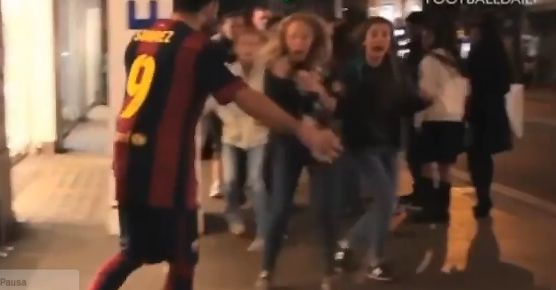 Un disfraz de zombie de Luis Suárez siembra el terror en Londres, buenísimo 😂😂 JAJAJ

Vídeo: goo.gl/SnIwjb ←