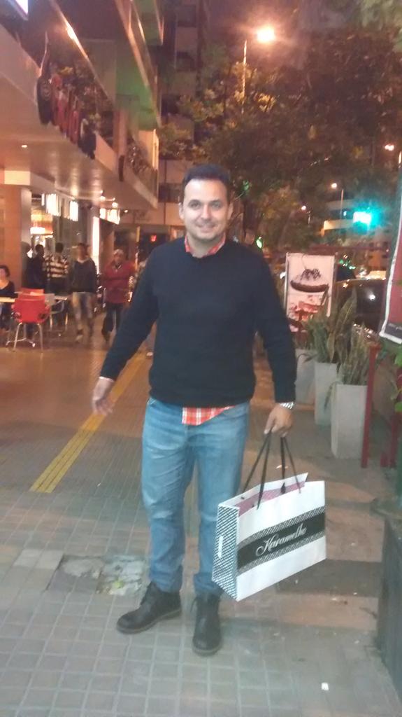 karamelhoOK's tweet photo. @PLunghitano gracias por tu visita! Guardamos la foto okkk ,con @gerurteaga @AguData http://t.co/o14NTwploN
