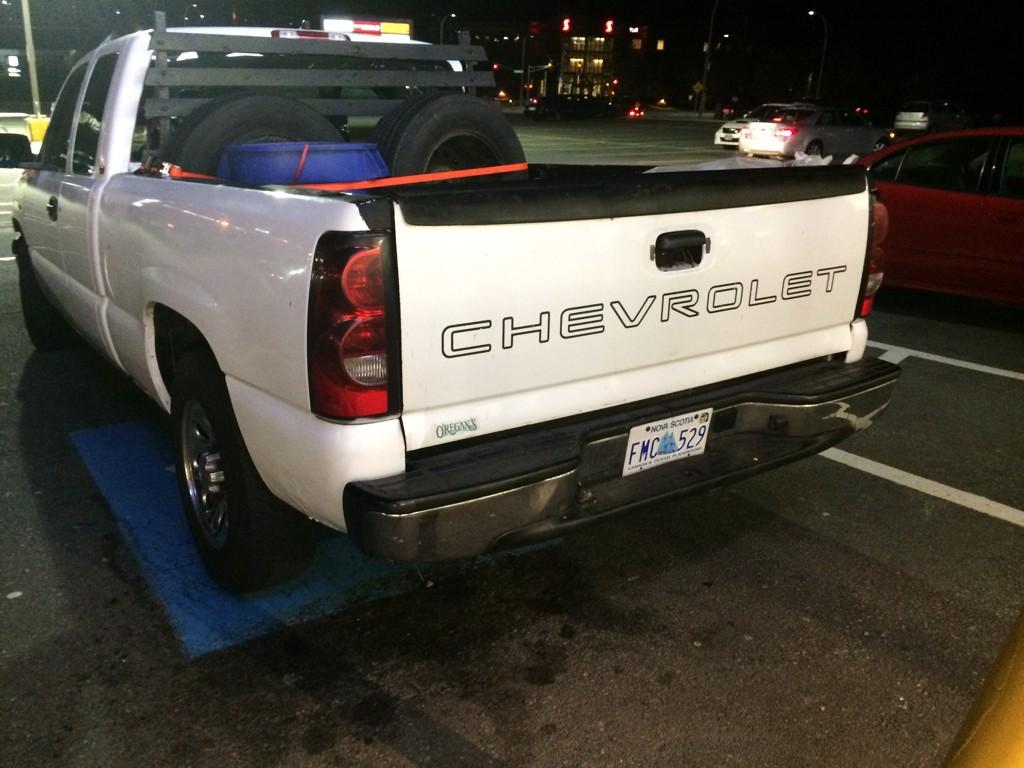 hfxtraffic's tweet photo. RT @linzarwoods:  At shoppers Clayton park - blocking road, handicapped space, no permit.  Parking lot was empty. http://t.co/dAUMKzO86A