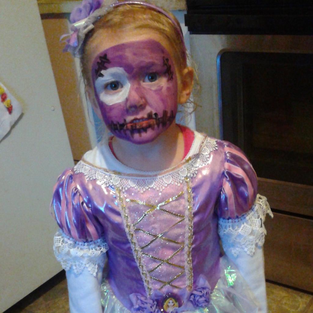 sondraxo95's tweet photo. My dead princess 👑 💕 #deadprincess #mybaby #daughter #2k14 http://t.co/U6PubiZz7b