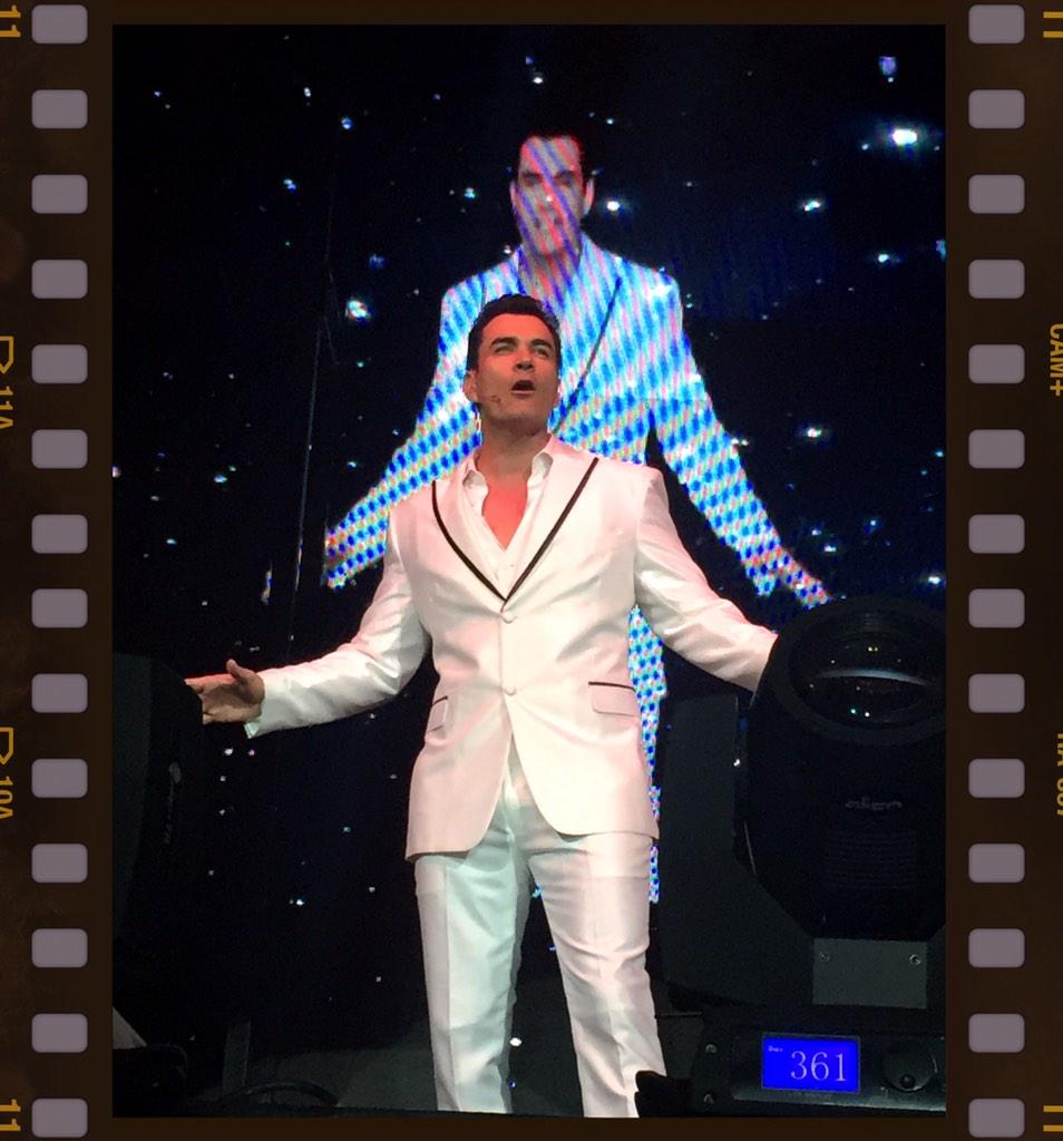 DZepedaFansCArg's tweet photo. RT @oscar_urbina: Aquí @davidzepeda1 iniciando @showsincensura !!! http://t.co/0KMzk9jXGJ <<Gracias Oscar..