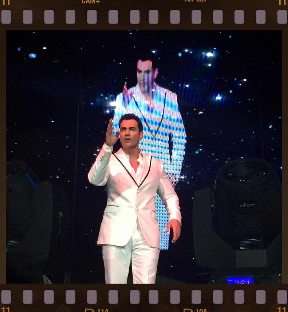 DZepedaFansCArg's tweet photo. RT @oscar_urbina: Aquí @davidzepeda1 iniciando @showsincensura !!! http://t.co/0KMzk9jXGJ <<Gracias Oscar..