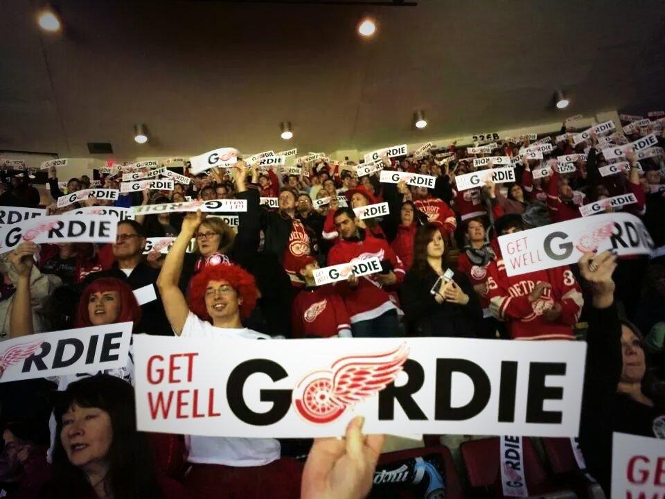 Gotta love the Joe. Good for #RedWings fans for showing their support tonight. #GetWellGordie