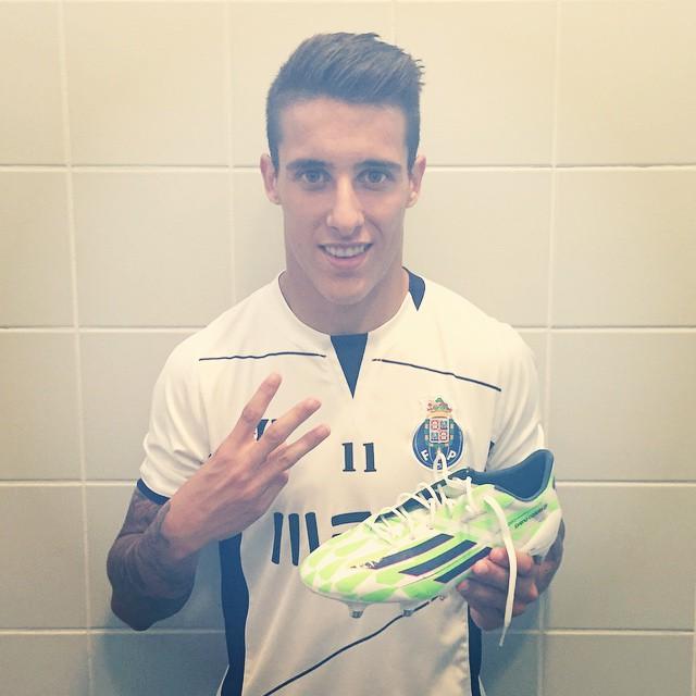 FansTello37_ID's tweet photo. Cristian Tello's new boots Adidas adizero #f50 Supernatural http://t.co/rDC1BSupDd