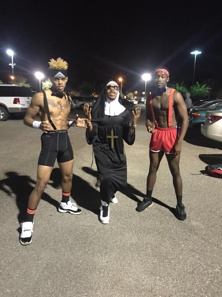 new_hotness21's tweet image. #LUHC2K14 HALLOWEEN NIGHT🎃👻🎃👻🎉🎊🍺🍻 #OVH8 #skullbash