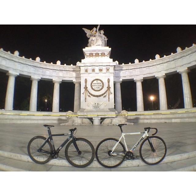 ReinMorlls's tweet image. Friday 👫
#terremotocrew #poloandbike #affinitycycles #37handworks #NNR #mexicocity